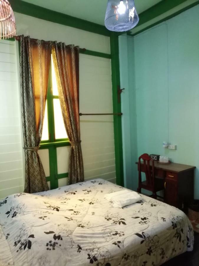 Bed and Breakfast Baan Tepa Boutique House Бангкок Екстер'єр фото